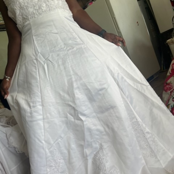 Beautiful Wedding Dress - Picture 6 of 7